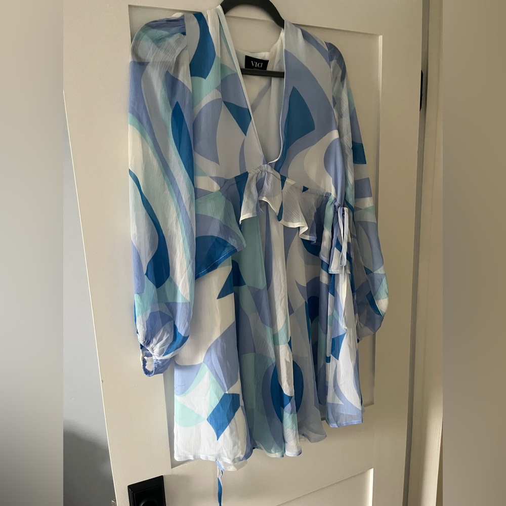 Vici Blue and White Geometric Flowy Dress